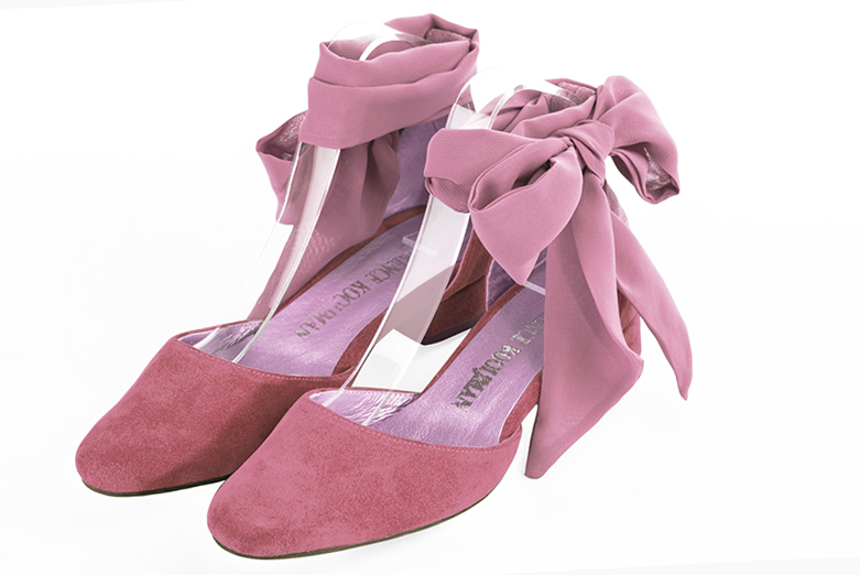 Carnation pink women's open side shoes, with a strap around the ankle. Round toe. Low block heels. Front view - Florence KOOIJMAN